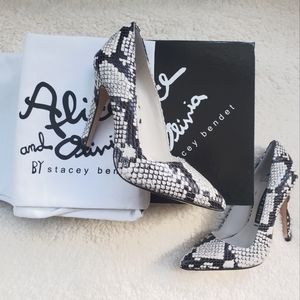 N-E-W Alice and Olivia Dina 110 Snake
